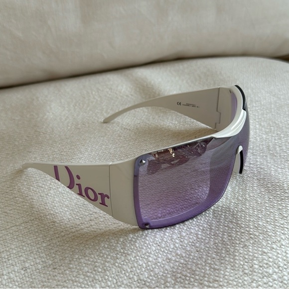 DIOR - Picture 1 of 5